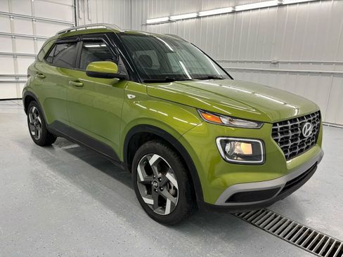 Used 2024 Hyundai Venue SEL image 12