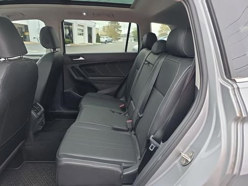 Used 2023 Volkswagen Tiguan SE w/ Panoramic Sunroof Package AWD/4WD image 8