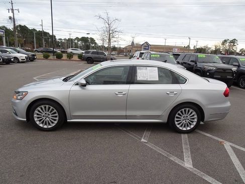 Used 2017 Volkswagen Passat 1.8T SE image 7