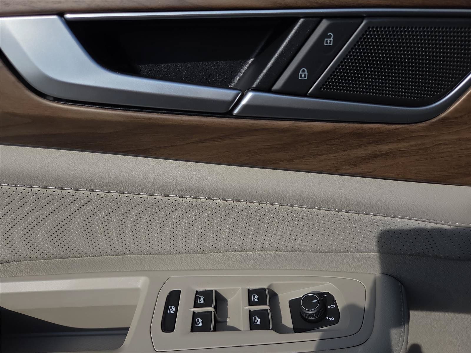 New 2026 Volkswagen Atlas SE FWD image 13