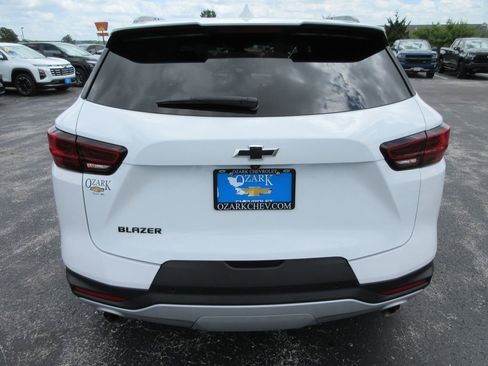 Used 2024 Chevrolet Blazer LT w/ Convenience Package FWD image 4