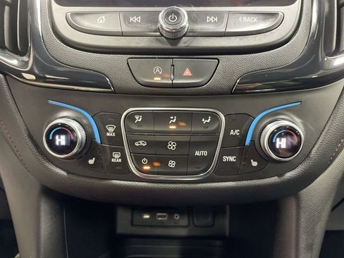 Used 2022 Chevrolet Equinox RS w/ RS Leather Package image 19