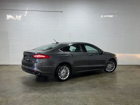 Used 2016 Ford Fusion SE w/ Equipment Group 202A AWD/4WD image 3