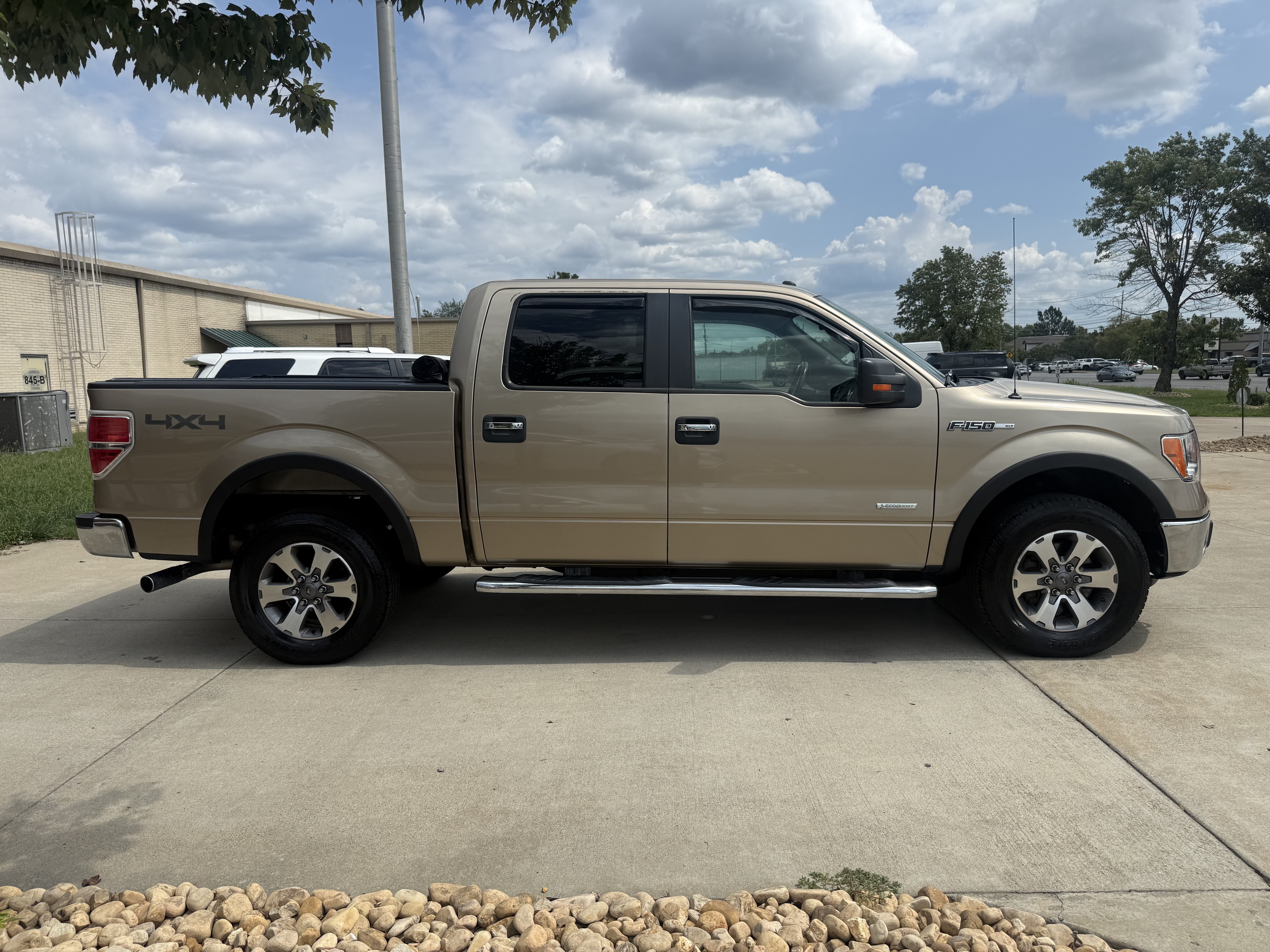 Used 2014 Ford F150 XLT w/ Equipment Group 302A Luxury AWD/4WD image 8