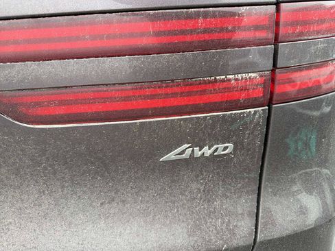 Used 2022 Genesis GV70 2.5T w/ Advanced Package image 8