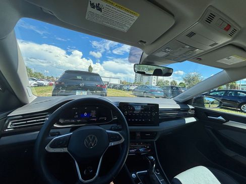 Used 2025 Volkswagen Jetta SE image 32