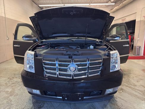 Used 2013 Cadillac Escalade ESV Luxury image 8