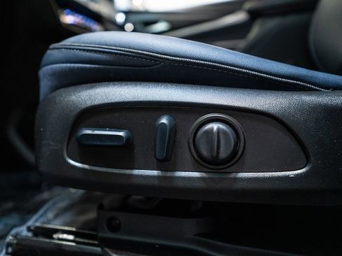 Used 2022 Chevrolet Bolt EUV LT w/ Convenience Package image 22