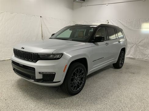 Used 2024 Jeep Grand Cherokee L Summit w/ High Altitude Package AWD/4WD image 2