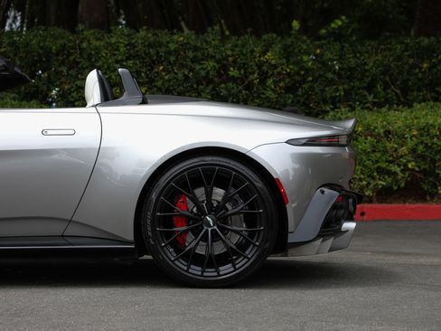 Used 2023 Aston Martin V8 Vantage Roadster RWD image 29