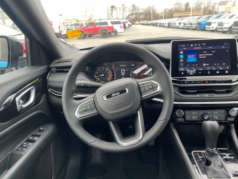 New 2026 Jeep Compass Latitude image 15