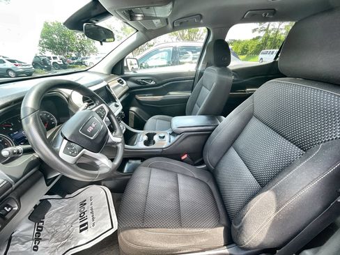 Used 2023 GMC Acadia SLE FWD image 19