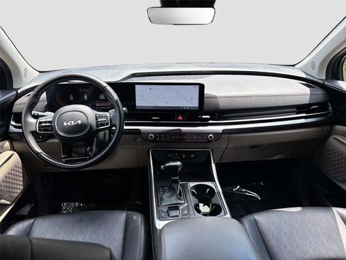 Used 2025 Kia Carnival FWD image 23