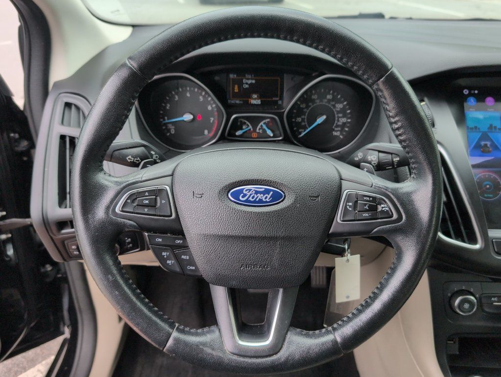 Used 2016 Ford Focus SE w/ SE Sport Package FWD image 15