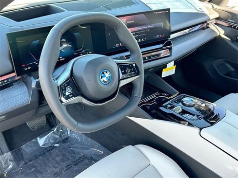 Certified 2025 BMW i5 eDrive40i w/ Premium Package image 18