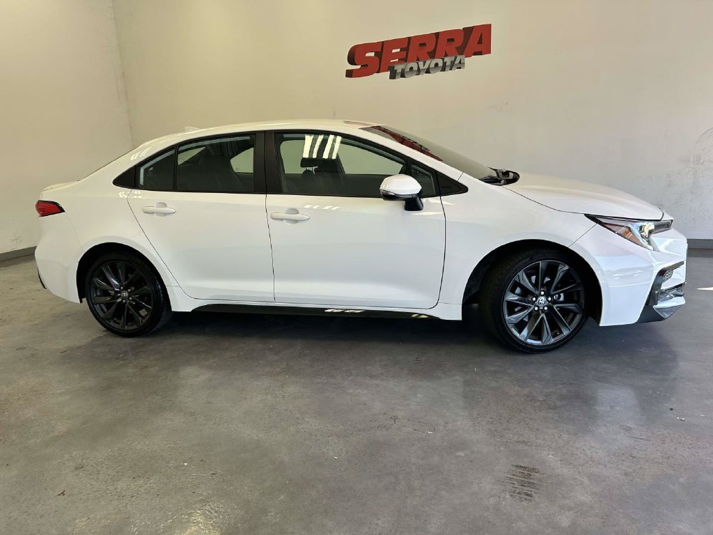 Used 2026 Toyota Corolla SE FWD image 2