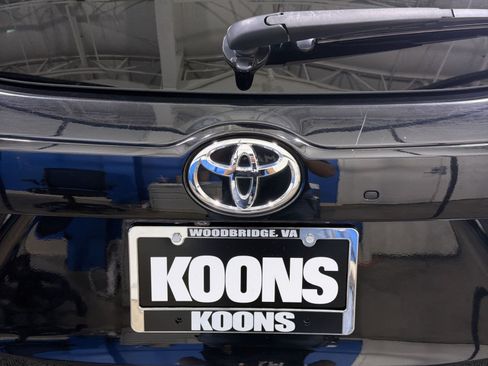 Used 2016 Toyota Highlander XLE AWD/4WD image 18