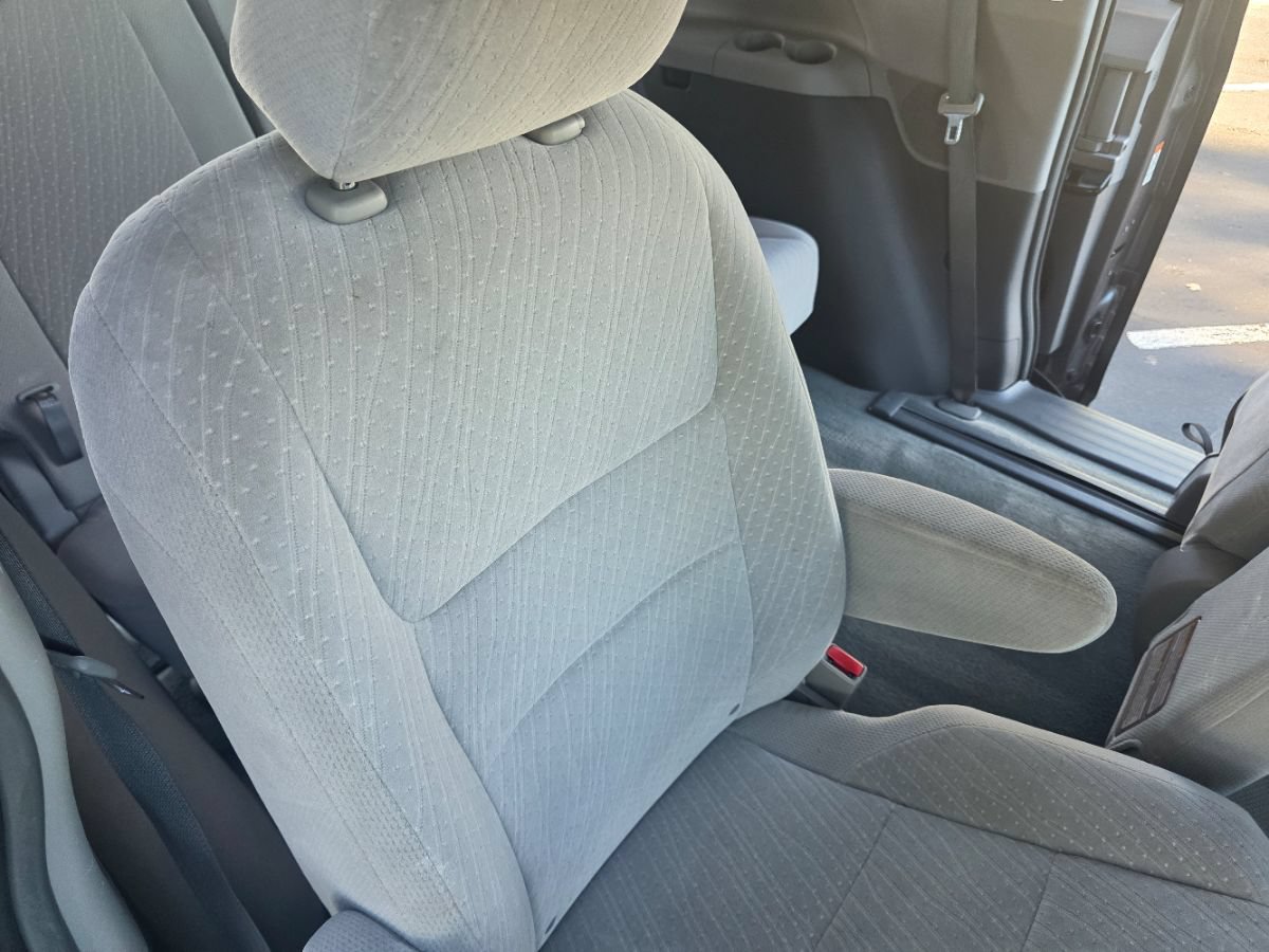 Used 2017 Toyota Sienna LE FWD image 30