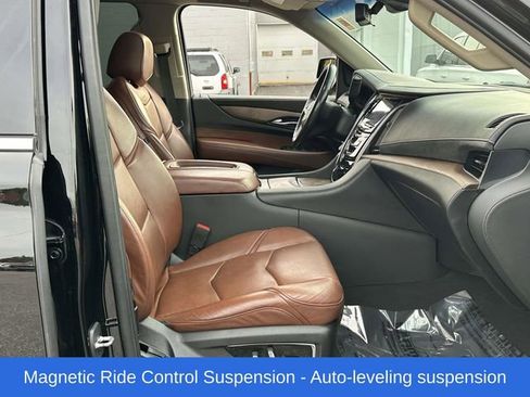 Used 2020 Cadillac Escalade Premium Luxury image 17