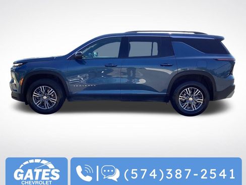 Used 2025 Chevrolet Traverse LT image 6