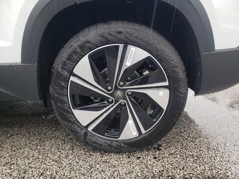 New 2026 Volkswagen Taos SE AWD/4WD image 12