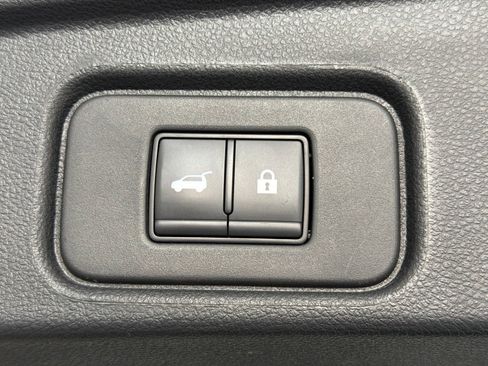 Used 2025 Nissan Pathfinder SV AWD/4WD image 12
