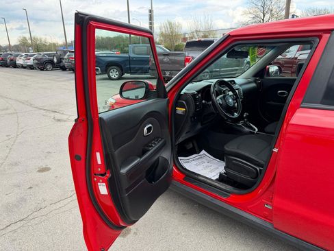 Used 2018 Kia Soul + image 13