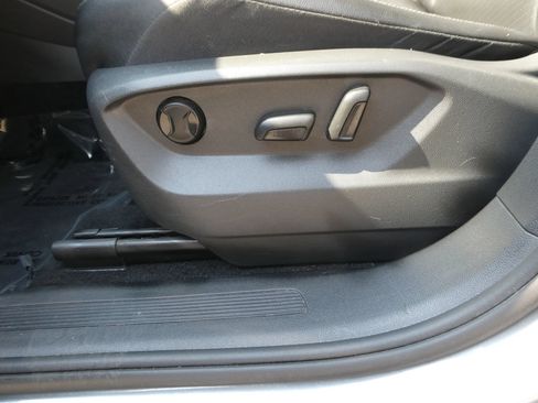 Used 2018 Volkswagen Tiguan SE AWD/4WD image 15