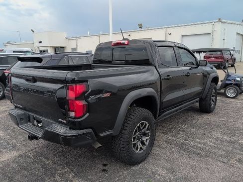 Used 2025 Chevrolet Colorado ZR2 AWD/4WD image 2