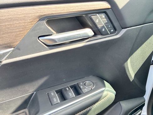 Used 2024 GMC Acadia Denali image 24