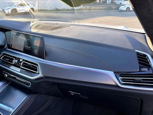 Used 2022 BMW X6 xDrive40i w/ M Sport Package image 18