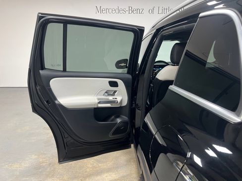 Used 2022 Mercedes-Benz GLB 250 4MATIC image 23
