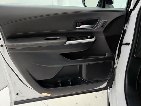 Used 2026 Toyota Sienna Platinum image 24