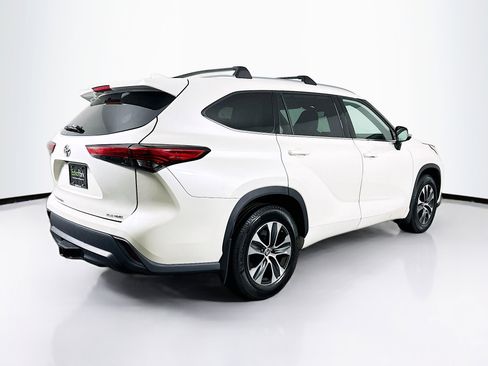 Used 2020 Toyota Highlander XLE image 9