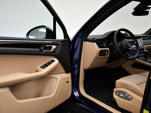 Certified 2026 Porsche Macan Turbo AWD/4WD image 37