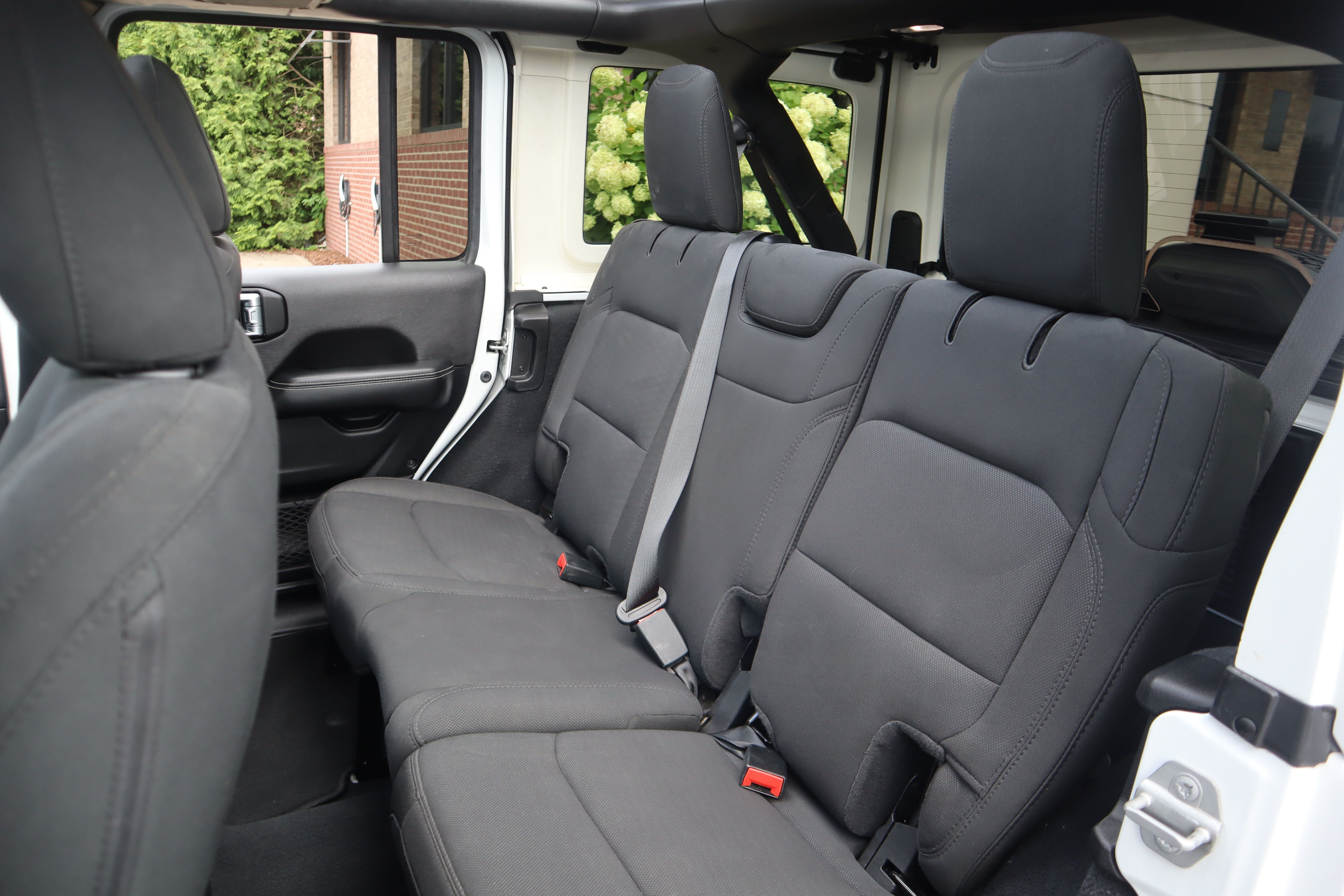 Used 2020 Jeep Wrangler Unlimited Sahara AWD/4WD image 30