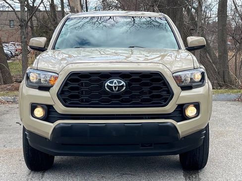 Used 2019 Toyota Tacoma SR5 image 2