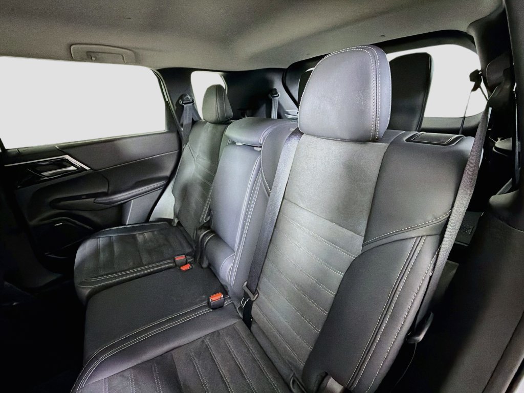 Used 2025 Mitsubishi Outlander SE AWD/4WD image 25
