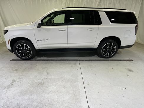 Certified 2025 Chevrolet Suburban RST w/ Sun And Tow Package RWD image 7
