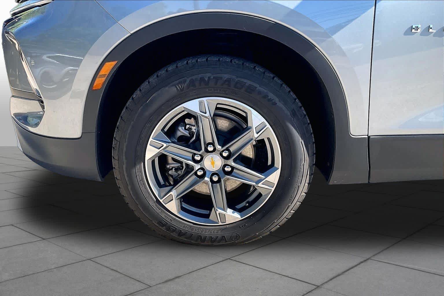 Used 2026 Chevrolet Blazer LT FWD image 11