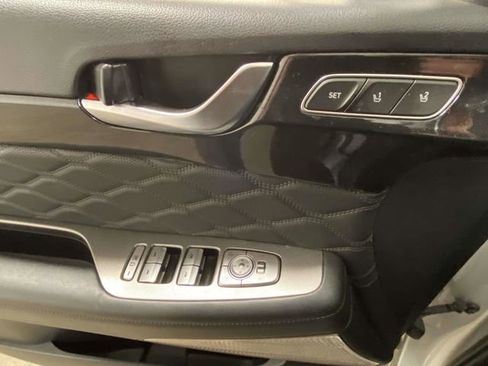 Used 2022 Hyundai Palisade Calligraphy image 13