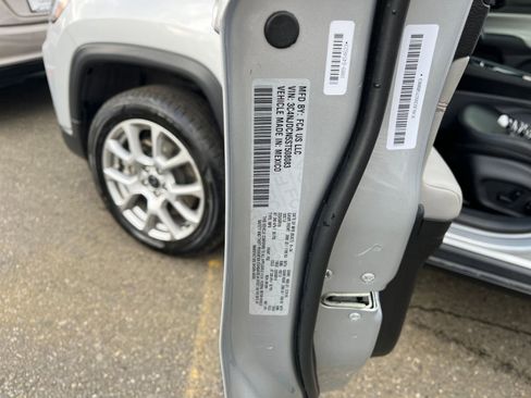 Used 2025 Jeep Compass Limited AWD/4WD image 30