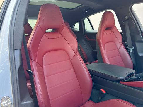 Used 2025 Porsche Panamera image 42