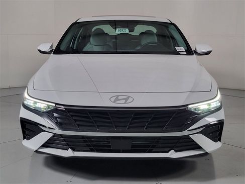 New 2025 Hyundai Elantra Limited image 8