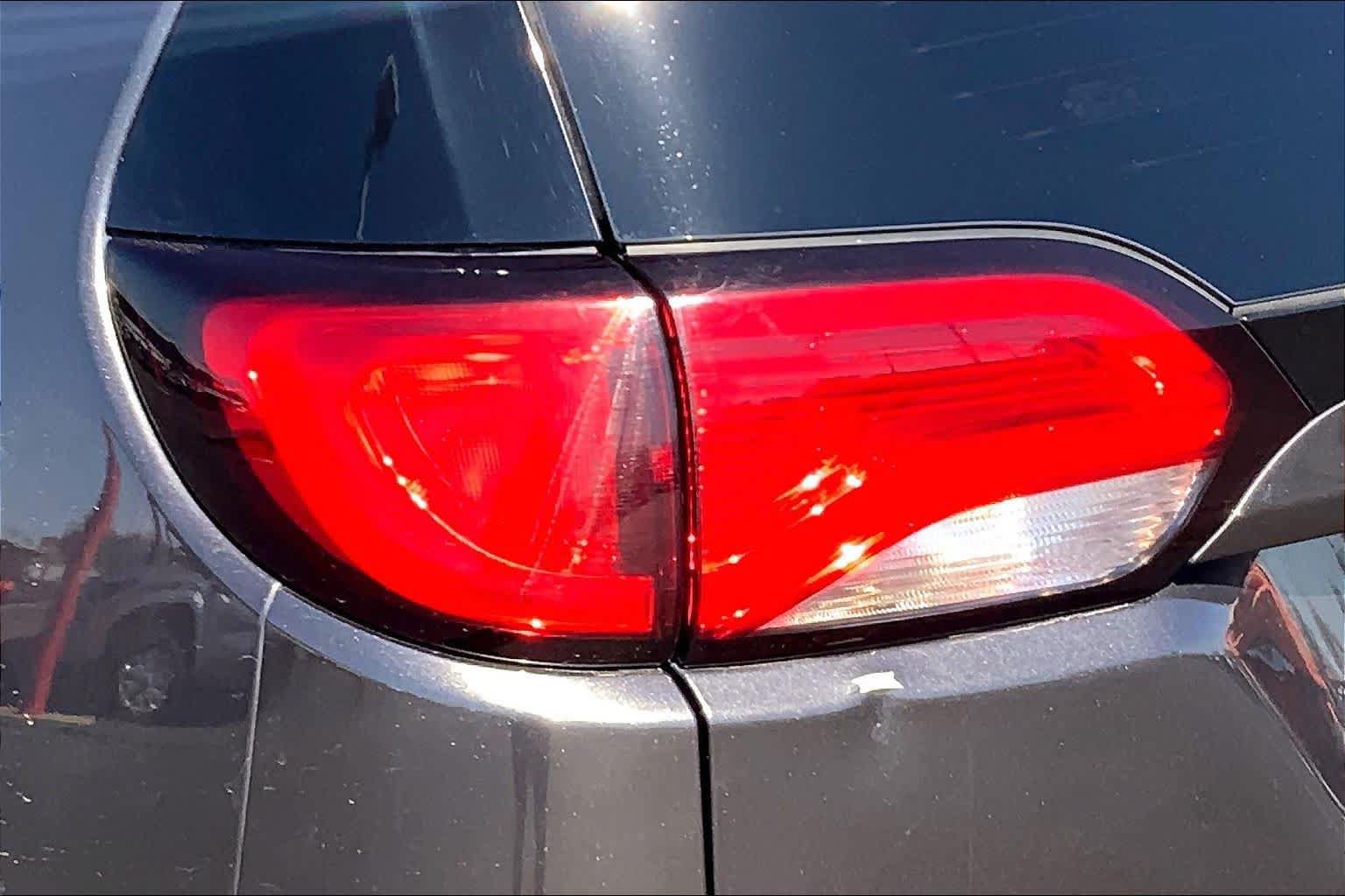 Used 2020 Chrysler Pacifica Limited FWD image 29