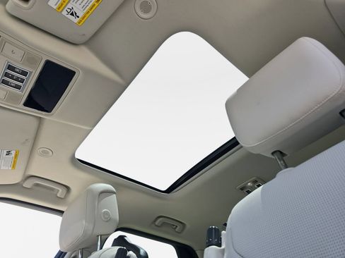 New 2026 Land Rover Discovery S AWD/4WD image 32