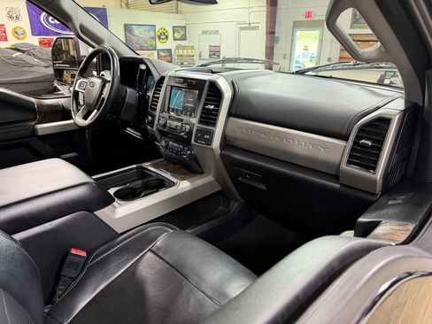 Used 2019 Ford F350 Lariat w/ Lariat Ultimate Package image 18