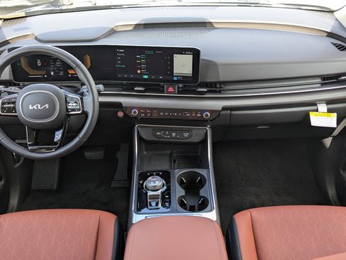 Certified 2025 Kia Carnival EX image 19