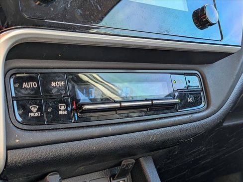 Used 2018 Toyota Corolla LE image 7