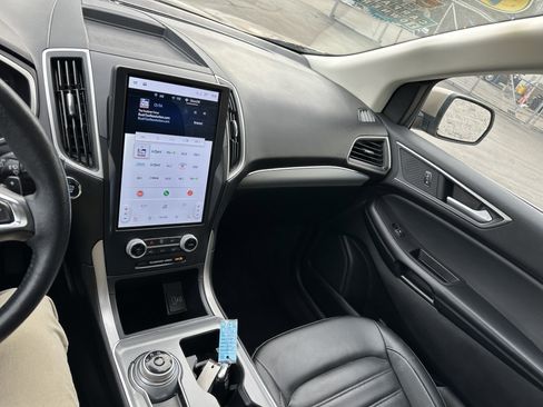 Certified 2021 Ford Edge SEL w/ Convenience Package image 12